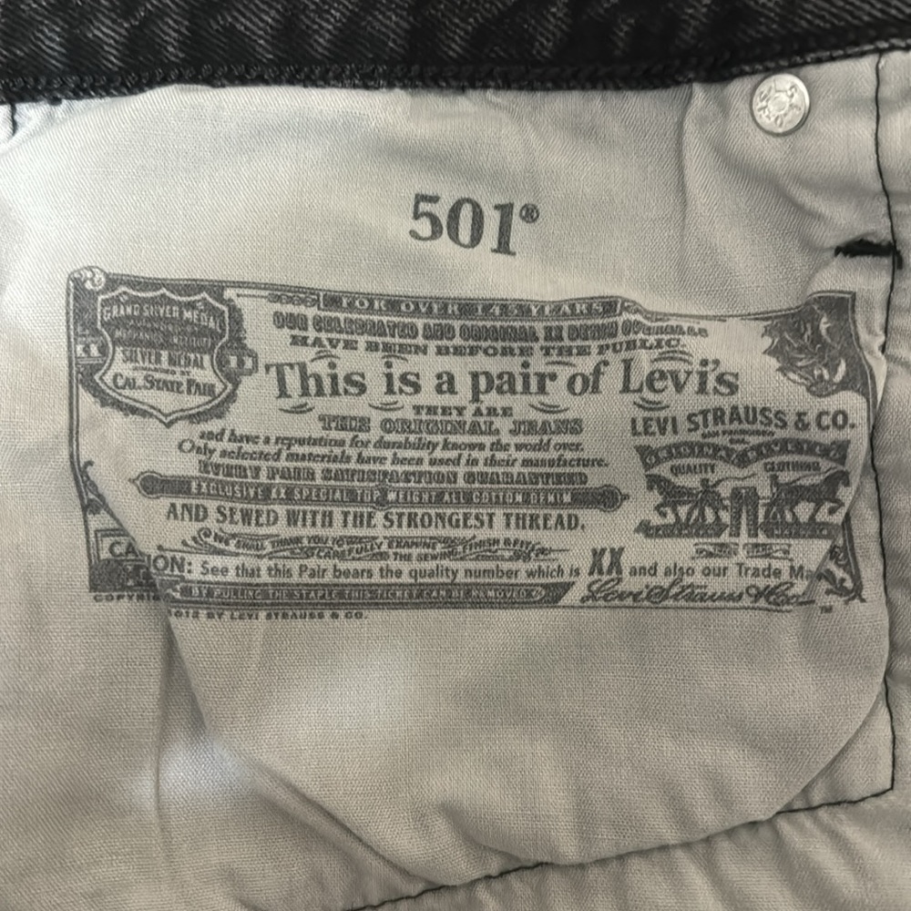 501 Levi Black Jean Shorts, Size W30 - Picture 12 of 14